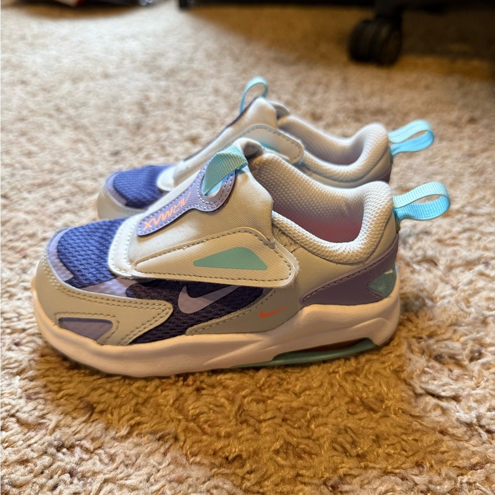 Nike airmax bolt Cw1629-500 Size 9